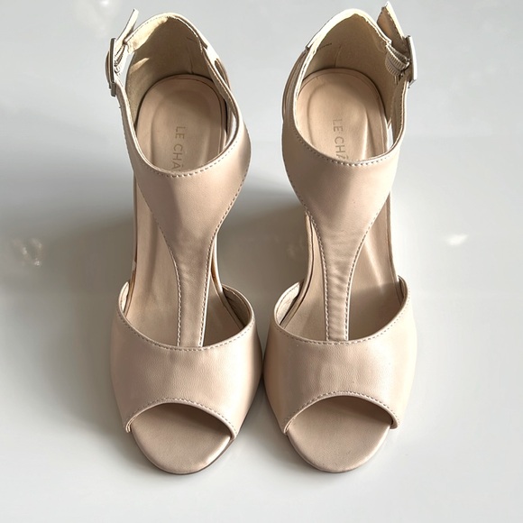 Le Chateau TStrap wedges Sandals - Picture 3 of 8